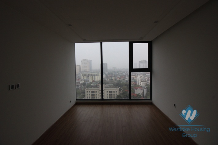 Waiting to be furnished four bedrooms apartment in Vinhome Metropolis, Ba Dinh district, Ha Noi